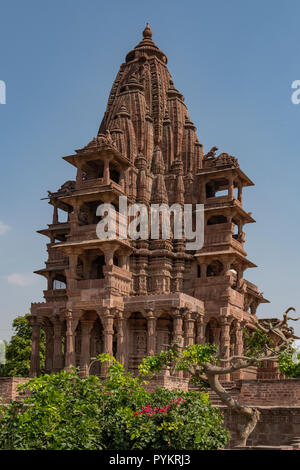 Temple hindou au jardin de Mandore, Jodhpur, Rajasthan, India Banque D'Images