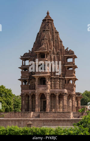 Temple hindou au jardin de Mandore, Jodhpur, Rajasthan, India Banque D'Images