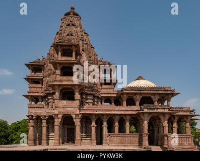 Temple hindou au jardin de Mandore, Jodhpur, Rajasthan, India Banque D'Images