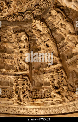 Plafond sculpté en bois Dome de Jain temple, fort de Jaisalmer, Jaisalmer, Rajasthan, India Banque D'Images