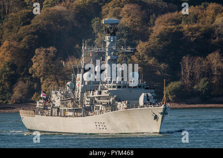 Le HMS Montrose quitter Plymouth pour un déploiement de 3 ans. Banque D'Images