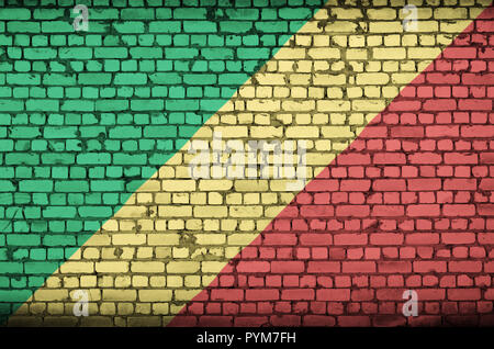 Congo drapeau est peint sur un vieux mur de brique Banque D'Images