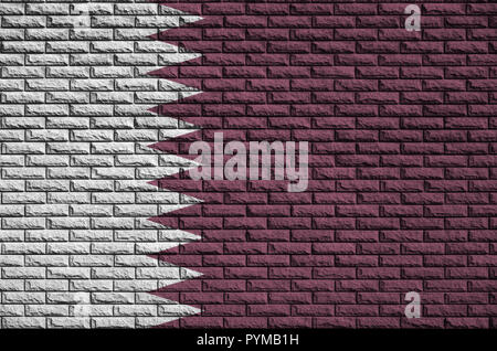 Le Qatar drapeau est peint sur un vieux mur de brique Banque D'Images