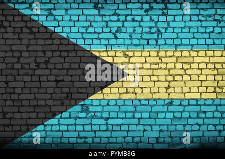 Bahamas drapeau est peint sur un vieux mur de brique Banque D'Images