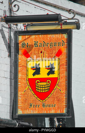 Le Radeguund "St" pub, pub plus petite à Cambridge, et le point final de la célèbre pub crawl bi-annuel sur King Street, Cambridge, Angleterre. Banque D'Images