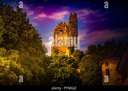 Le célèbre Drachenfels ruine en Konigswinter sur les Siebengebirge Rheine Allemagne Banque D'Images