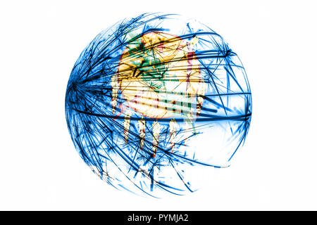 Résumé L'Oklahoma drapeau mousseux. Boule de Noël américains concept isolé sur fond blanc Banque D'Images