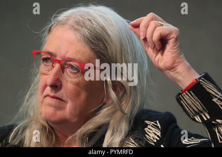 Le professeur Mary Beard au Congrès international des femmes parlementaire Caucus au château de Dublin aujourd'hui. Banque D'Images