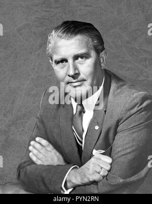 Le Dr Wernher von Braun a servi de Marshall Space Flight Center son premier directeur à partir du 1er juillet 1960 jusqu'au 27 janvier 1970, lorsqu'il a été nommé administrateur associé adjoint de la NASA pour Plarning. Banque D'Images