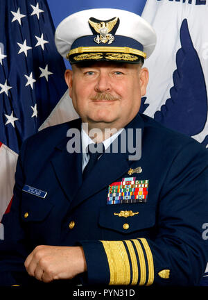 WASHINGTON, D.C. (25 mai 2006)--l'amiral Thad Allen W. a assumé les fonctions de la 23e commandant de la Garde côtière canadienne le 25 mai 2006. L'amiral Allen est originaire de Tucson, Arizona, est diplômé de l'US Coast Guard Academy en 1971. Banque D'Images