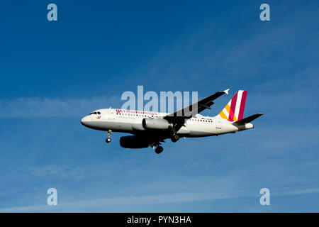 Airbus A319-100 Germanwings l'atterrissage à l'aéroport de Birmingham, UK (D-AGWN) Banque D'Images