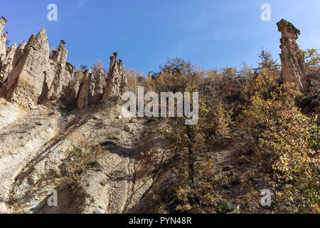 Paysage d'automne étonnant de Rock Formation Devil's town en Serbie, la montagne Radan Banque D'Images
