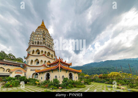 Vue sur le 'haut' et Penang temple bouddhist Kek Lok Si 'Appelé' en chinois de la haute terre jardin. Kek Lok Si '" signifie "temple céleste', 'La Pure Banque D'Images