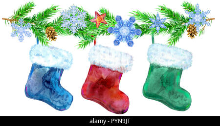 Chaussettes colorées de Noël pour les cadeaux et des branches d'épinette isolé sur fond blanc. Illustration à la main à l'aquarelle Banque D'Images