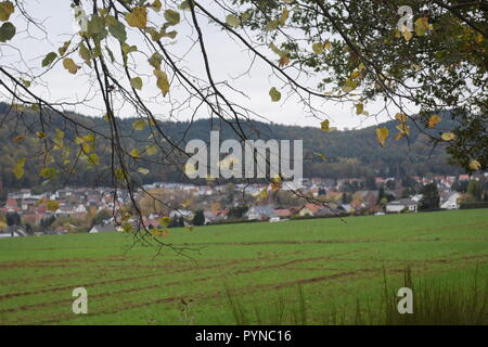 L'automne à Reimsbach dans l'année 2018 vue de la direction du sud-ouest vers la ville. Herbst dans Reimsbach en dem Jahr 2018. Banque D'Images