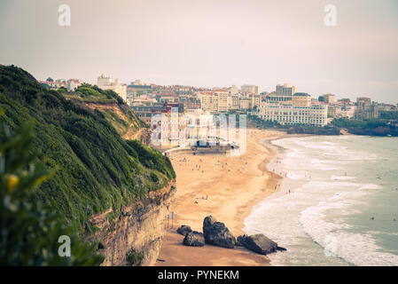 Biarritz , France . Ville de Biarritz et ses célèbres plages de sable - Miramar et La Grande Plage, Golfe de Gascogne, côte Atlantique, France Banque D'Images