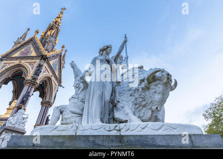 Sculpture allégorique au coin du Albert Memorial représentant l'Amérique, Londres, Angleterre Banque D'Images