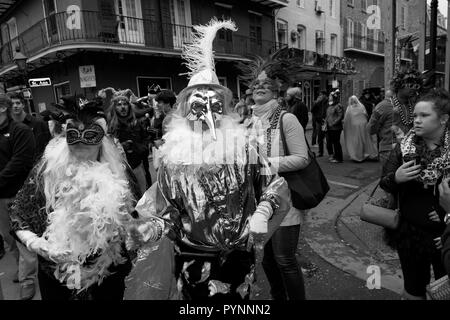 St Ann's Parade, les gens avec des masques, quater, La Nouvelle-Orléans, Louisiane, Etats-Unis. Banque D'Images