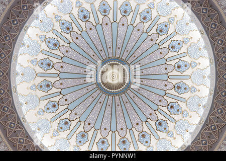 Le beau plafond dôme du musée d'art islamique à Kuala Lumpur, Malaisie Banque D'Images