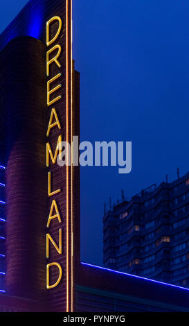 L'emblématique Signe pour Art déco sur le bord de Dreamland Margate. Banque D'Images
