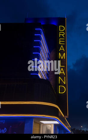 L'emblématique Signe pour Art déco sur le bord de Dreamland Margate. Banque D'Images