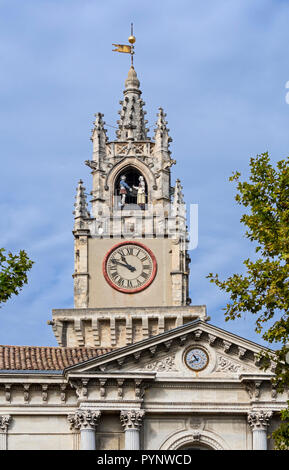 Clocher Jacquemart, horloge automate en beffroi / tour de l'horloge dans la ville d'Avignon, Vaucluse, Provence-Alpes-Côte d'Azur, France Banque D'Images