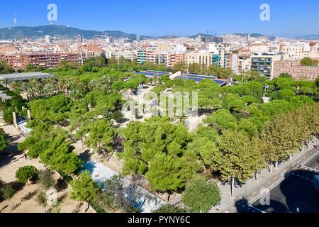 Parc de Joan Miro. Vu depuis le toit de l'Arenas. Une oasis de verdure en plein cœur de Barcelone. Octobre 2018. Banque D'Images