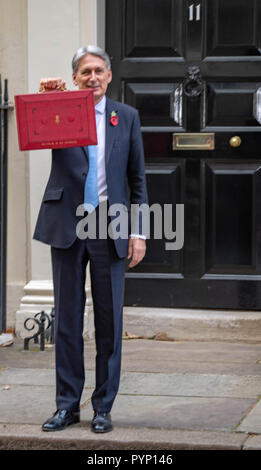 Londres 19 octobre 2018, Philip Hammond MP PC, chancelier de l'Échiquier, avec son budget cas à 11 Downing Street, Londres devant son budget 2018. Ian Davidson Crédit/Alamy Live News Banque D'Images