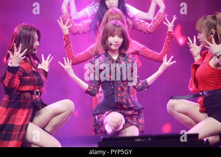 Séoul, Corée. 29 Oct, 2018. IZONE assister à tous débuts pour promouvoir leur premier album COLOR*IZ à Séoul, Corée, le 29 octobre 2018.(La Chine et la Corée à l'homme) Credit : TopPhoto/Alamy Live News Banque D'Images