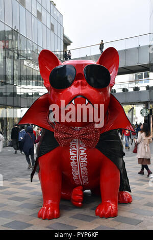 Beijing, Beijing, Chine. 30Th Oct, 2018. Beijing, Chine-géant sculptures bulldog peut être vu à Sanlitun à Pékin, Octobre 28th, 2018. Crédit : SIPA Asie/ZUMA/Alamy Fil Live News Banque D'Images