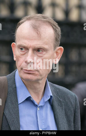 Londres, Royaume-Uni. 30Th Oct, 2018. Présentateur de télévision de la BBC et pundit Andrew Marr vu à l'extérieur du Parlement Westminster London un jour après le Budget 2018 a été présenté par le Chancelier Philip Hammond Crédit : amer ghazzal/Alamy Live News Banque D'Images