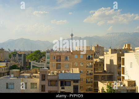 Téhéran panoramique skyline avec célèbre Milad tower, Téhéran, Iran Banque D'Images