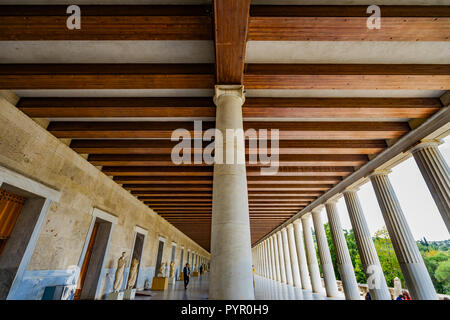 Agora antique Market Place Stoa d'Attalos Athènes Grèce. Agora fondée 6ème siècle avant JC. La STOA construit en 150 avant J.-C., reconstruit au début des années 50 Banque D'Images