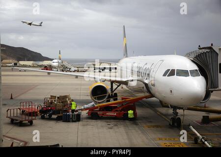 GRAN CANARIA, ESPAGNE - 27 NOVEMBRE 2015 : Thomas Cook Airbus A321 stationné à l'aéroport de Las Palmas de Gran Canaria, Espagne. A l'aéroport de Las Palmas 12 millio Banque D'Images