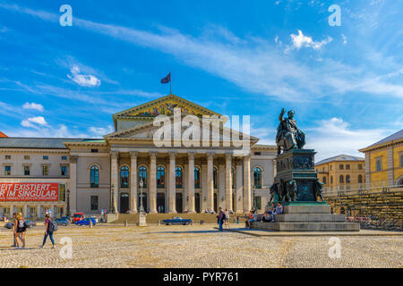 MUNICH, ALLEMAGNE - septembre-22- 2018 : Max-Joseph-Platz à Munich. Le Théâtre National (Théâtre National) est le foyer de l'Opéra de Bavière, l'État ou Banque D'Images