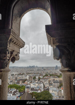 Vue sur La Defense District du haut de l'église Sacré-Coeur Banque D'Images