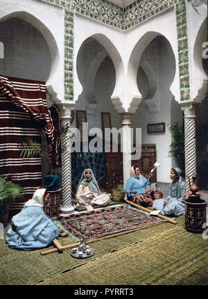 Les femmes maures faire tapis Arabe, Alger, Algérie ca. 1899 Banque D'Images