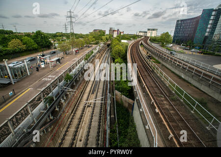 Réseau ferroviaire à Prince Regent DLR Station, London. London, Greater London, Angleterre, Royaume-Uni. Banque D'Images