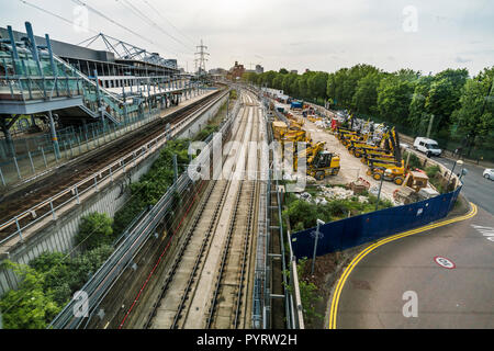 Réseau ferroviaire à Prince Regent DLR Station, London. London, Greater London, Angleterre, Royaume-Uni. Banque D'Images