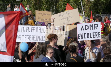 Démonstration d'employés pour la défense des services publics de santé, le 9 octobre 2018, la ville de Mayenne (Mayenne, Pays de la Loire, FR). Banque D'Images