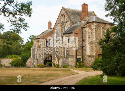 Gatehouse de Butley Priory, Butley, Suffolk, Angleterre, RU construit sous avant William de Geystone (1311-1322) Banque D'Images