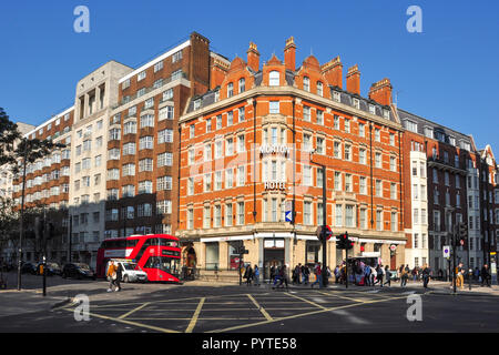 Hotel Moreton sur la jonction de Woburn Place et Bernard Street, Bloomsbury, London, England, UK Banque D'Images