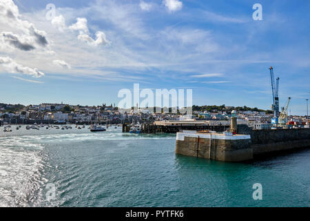 Image de l'entrée du port de St Peter Port Guernsey, Channel Isalnds Banque D'Images