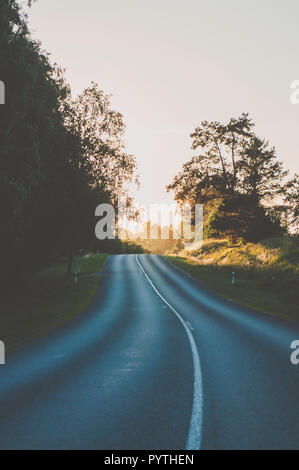 Marcher jusqu'à la route. Banque D'Images