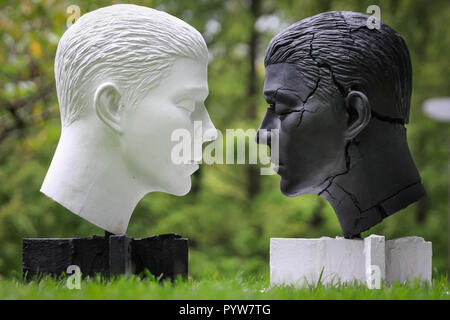 Canary Wharf, London, UK, le 30 Oct 2018. Les armées perdu, Jubilee Park - un morceau de se rappeler le passé et ceux qui ont fait des sacrifices pour les pays qui ont lutté pour l'organisation des Forces armées britanniques, avec figurines soldat avant, pendant et après la bataille. La route de l'Art du Souvenir, en association avec la Royal British Legion, est gratuit et peut être visité par le public jusqu'au Nov 11 tout au long de Canary Wharf. Credit : Imageplotter News et Sports/Alamy Live News Banque D'Images