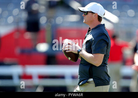 Houston, Texas, USA. 27 Oct, 2018. L'entraîneur-chef des Cougars de Houston Applewhite majeure avant la NCAA football match entre les Cougars de Houston et le Sud de la Floride Les taureaux TDECU. Crédit : Erik Williams/ZUMA/Alamy Fil Live News Banque D'Images