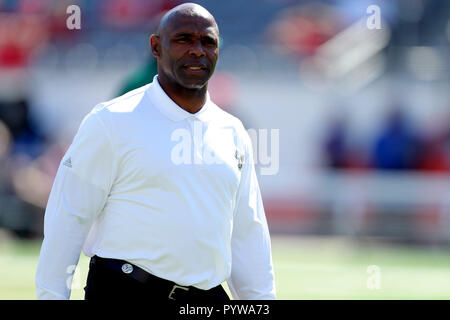 Houston, Texas, USA. 27 Oct, 2018. L'entraîneur-chef du sud de la Floride Charlie Strong avant la NCAA football match entre les Cougars de Houston et le Sud de la Floride Les taureaux TDECU. Crédit : Erik Williams/ZUMA/Alamy Fil Live News Banque D'Images