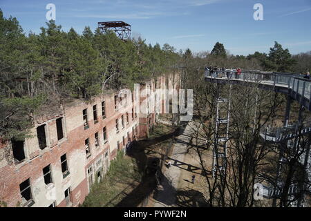 Beelitz, Allemagne. 07Th avr, 2018. Vue à l'Beelitzer sanatoriums. Les poumons des travailleurs Beelitz-Heilstätten sanatoriums, construit entre 1898 et 1930 par la Landesversicherungsanstalt Berlin, forme l'un des plus grands complexes hospitaliers dans le Berlin de l'arrière-pays. Credit : Jörg Carstensen/dpa/Alamy Live News Banque D'Images