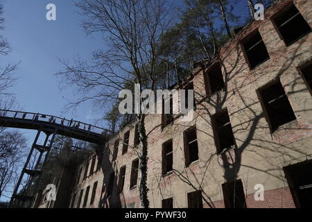 Beelitz, Allemagne. 07Th avr, 2018. Vue à l'Beelitzer sanatoriums. Les poumons des travailleurs Beelitz-Heilstätten sanatoriums, construit entre 1898 et 1930 par la Landesversicherungsanstalt Berlin, forme l'un des plus grands complexes hospitaliers dans le Berlin de l'arrière-pays. Credit : Jörg Carstensen/dpa/Alamy Live News Banque D'Images