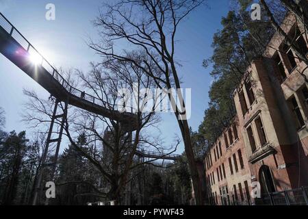 Beelitz, Allemagne. 07Th avr, 2018. Vue à l'Beelitzer sanatoriums. Les poumons des travailleurs Beelitz-Heilstätten sanatoriums, construit entre 1898 et 1930 par la Landesversicherungsanstalt Berlin, forme l'un des plus grands complexes hospitaliers dans le Berlin de l'arrière-pays. Credit : Jörg Carstensen/dpa/Alamy Live News Banque D'Images